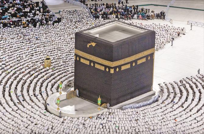 A scene from the Taraweeh prayer at the Haram Makkah. (Photo: SPA)